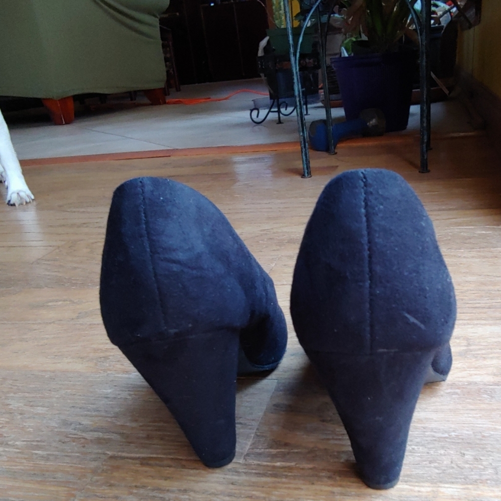 Shoes - Picture 4 of 5